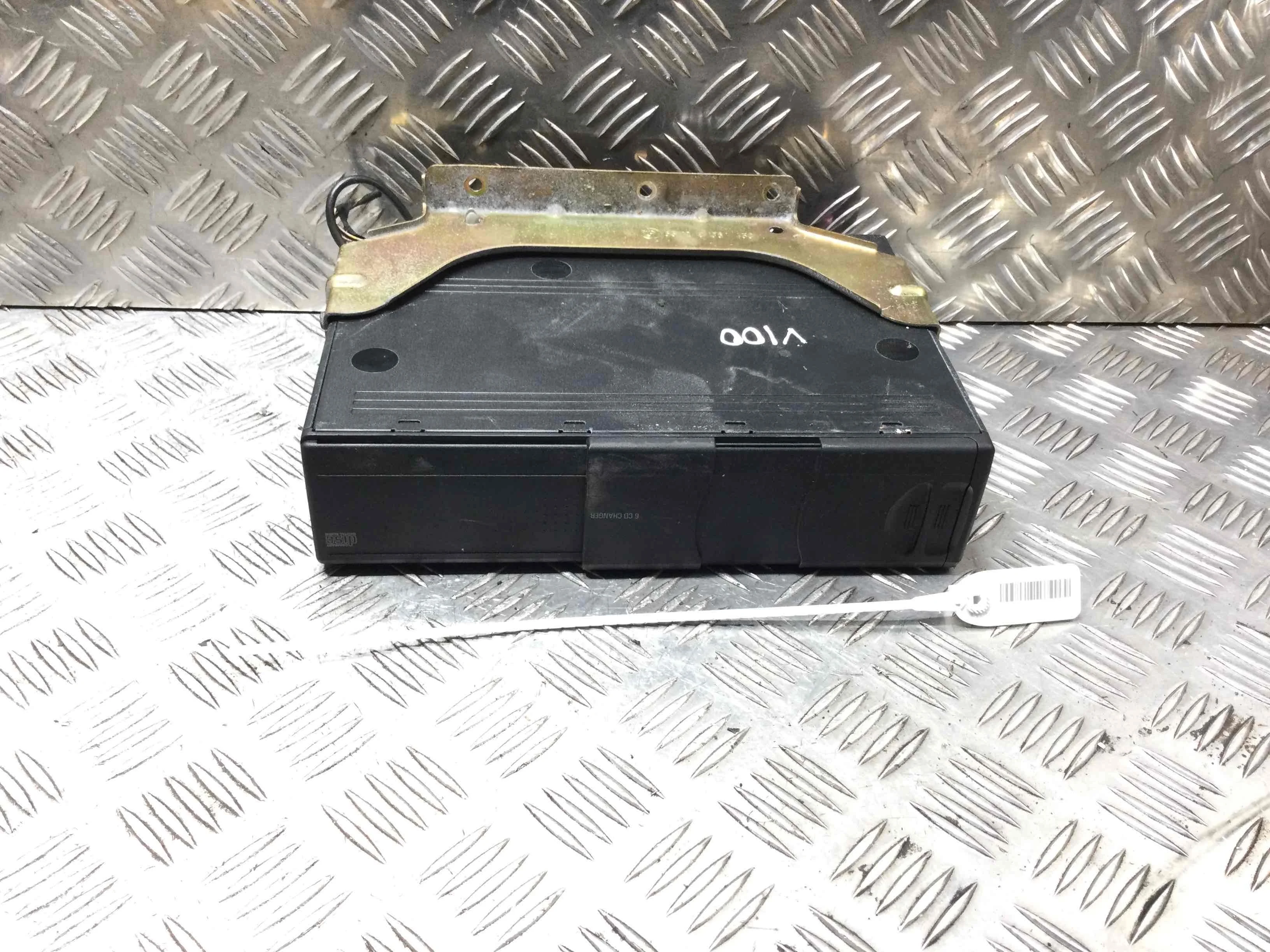 CD-чейнджер BMW 5-Series 5-Series E39 1995 - 2004 дизель 2.5  Автомат Универсал