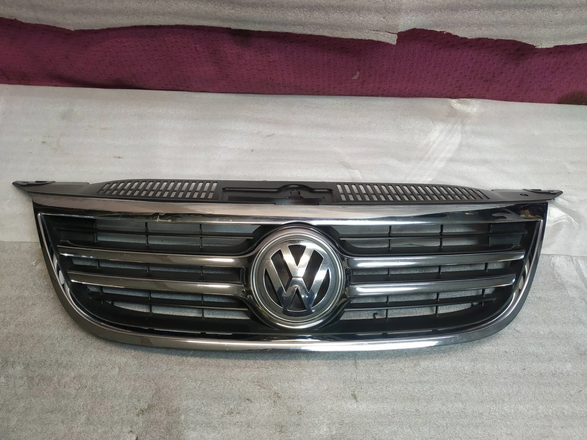 решетка радиатора Volkswagen Tiguan  2011