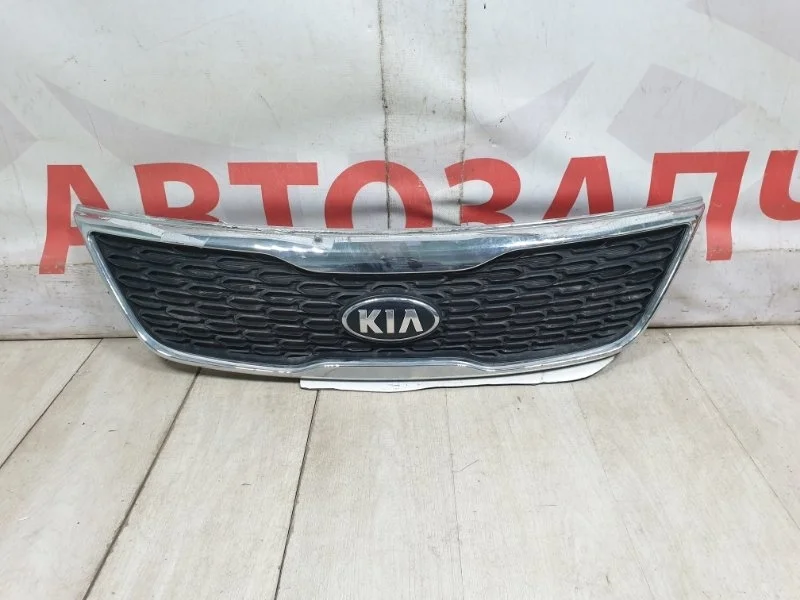 Решетка радиатора передняя Kia Sorento 2 XM