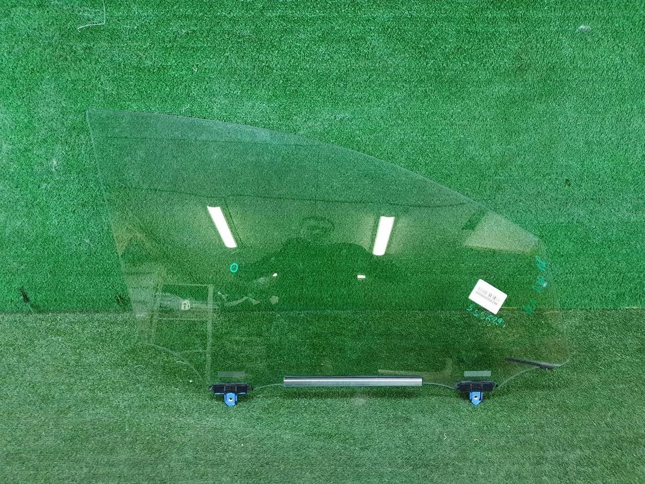 Стекло двери переднее правое Lexus Nx (2014-2017)