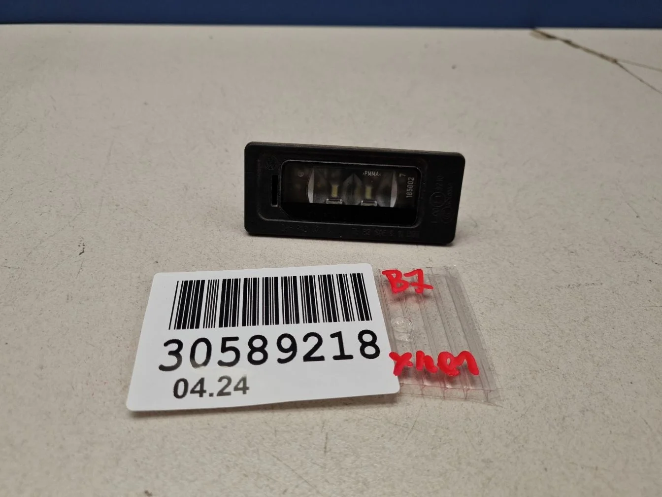 Фонарь подсветки номерного знака для Volkswagen Passat B7 2011-2015