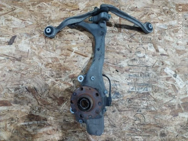 Кулак в сборе со ступицей Audi A4 2006 8ED