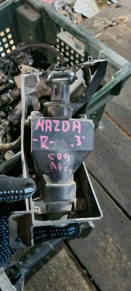 Форсунка омывателя фары Mazda 3 (BK) 2002-2009