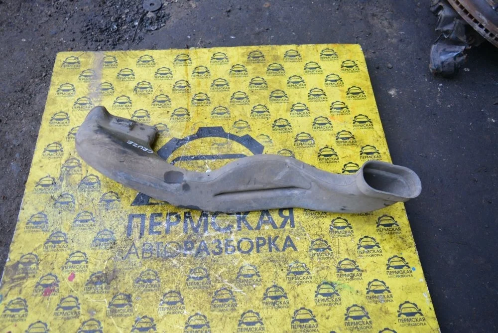 Воздухозаборник Chevrolet Cruze 300 13307080