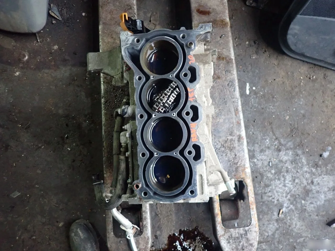Блок двигателя для Toyota RAV 4 2013)