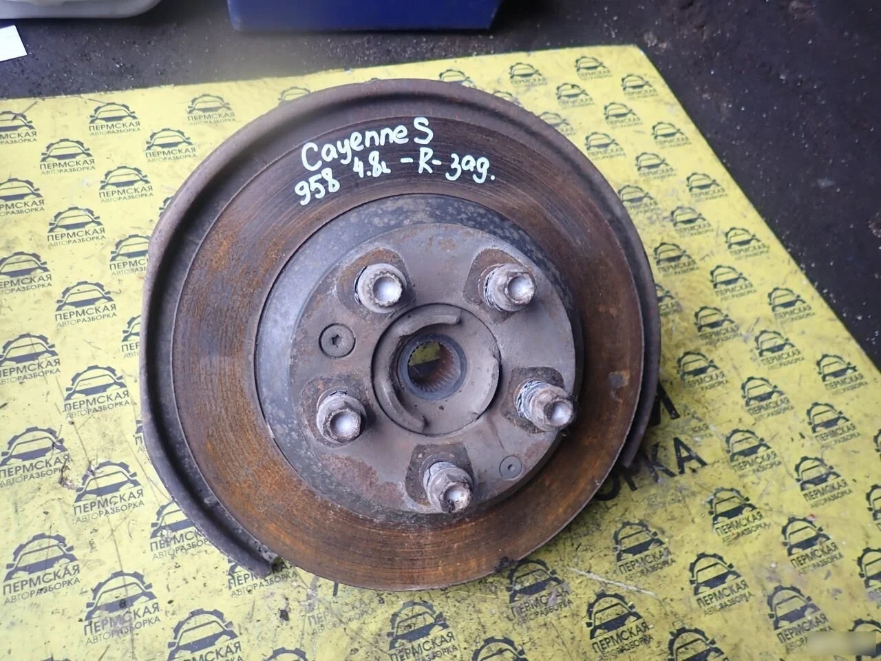 Кулак поворотный задний правый Porsche Cayenne 958