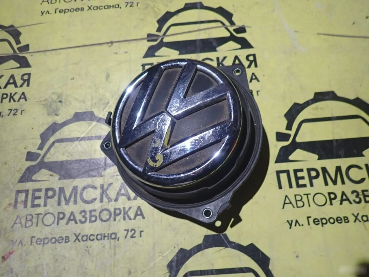 Кнопка открывания багажника для VW Passat B6