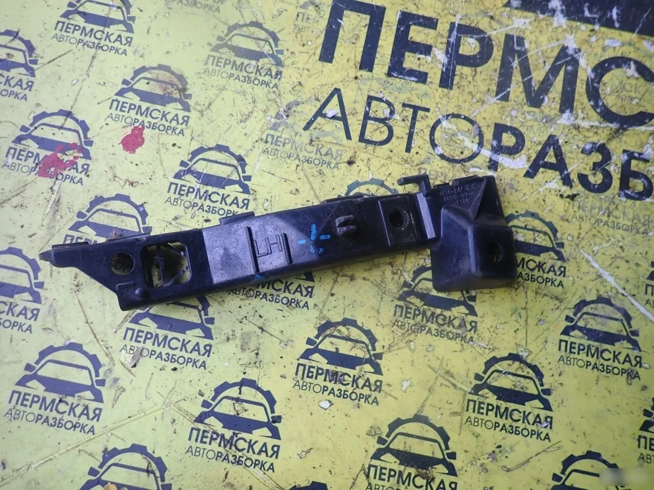 Кронштейн крепления бампера R Kia Ceed 2009