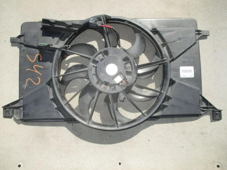 Вентилятор радиатора Форд Фокус 3 1740023 8V618C607FC 0130308430 на мотор 2,0 литра