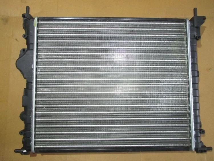 Радиатор охлаждения Рено Логан с МКПП без кондиционера 7700836301, 7700838134 Меган Клио, - BodyPart