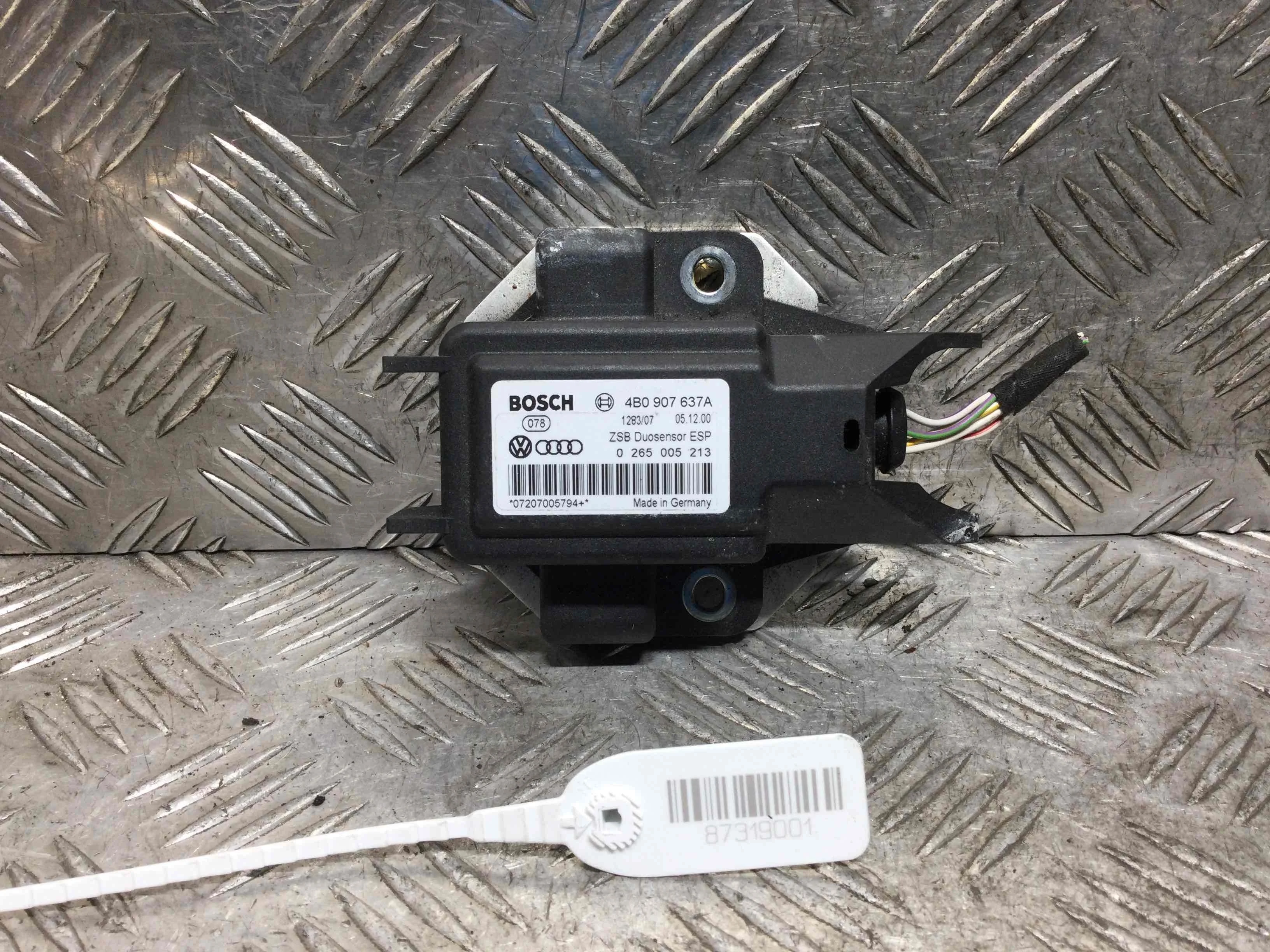 Датчик ускорения Audi A4 B5 (1994-1999) бензин 1.6 i Механика Седан