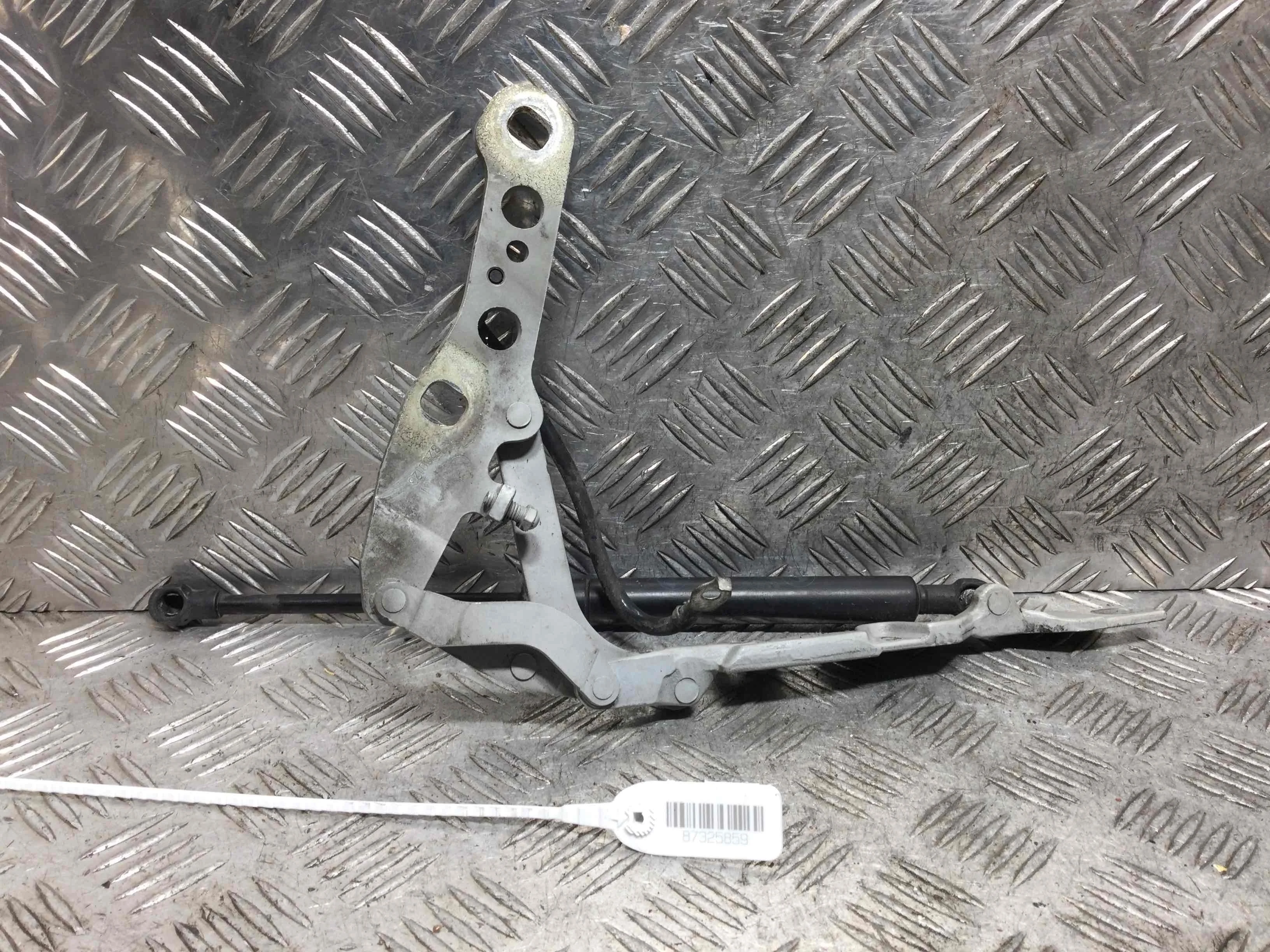 Петля капота левая BMW 3-Series 3-Series E46 1998 - 2006 дизель 2.0 D Автомат