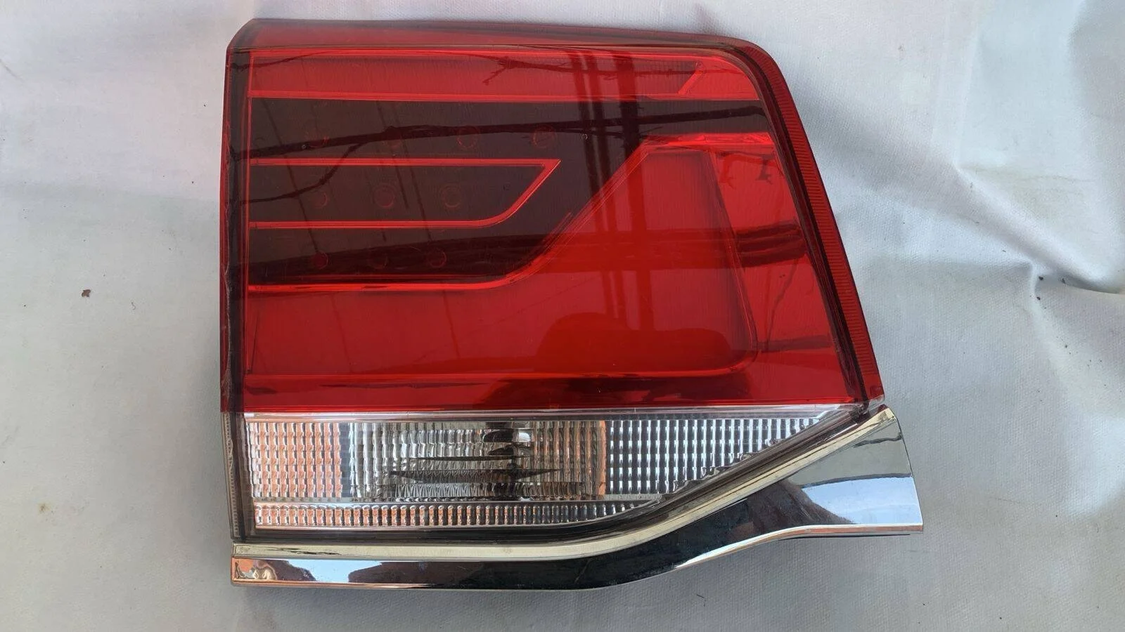 Фонарь задний левый Toyota Land Cruiser 200