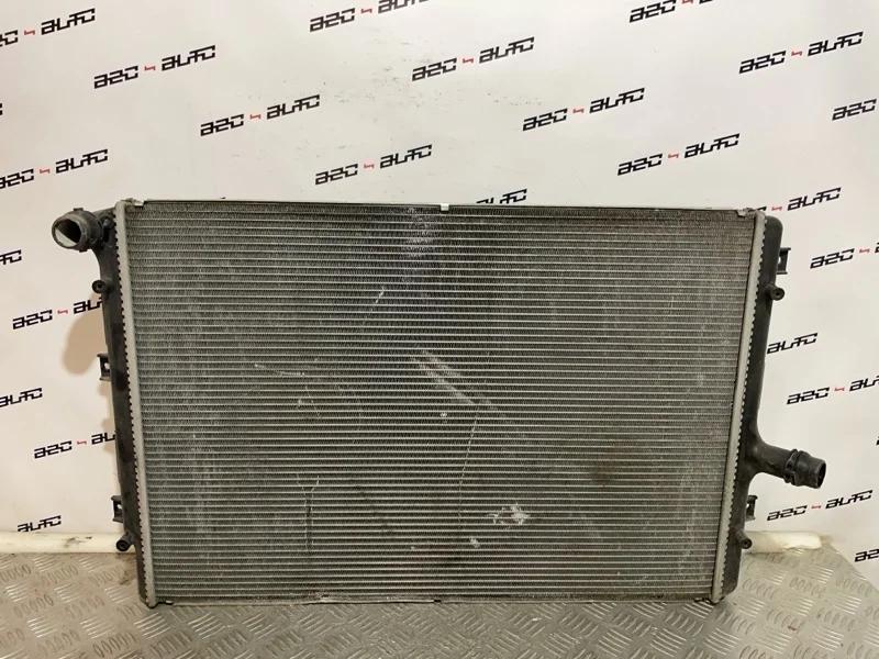 Радиатор охлаждения двигателя Audi A3 2007 1K0121251AB 8P 2.0