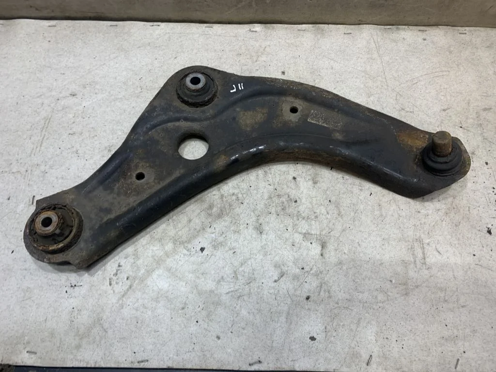 Рычаг передний правый Nissan Qashqai J11 кашкай