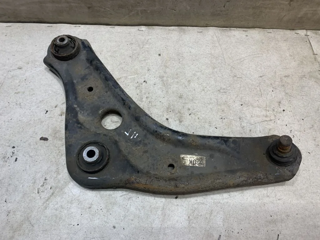 Рычаг передний левый  Nissan Qashqai J11 кашкай