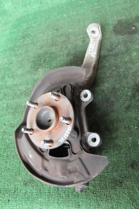 Б.у. кулак поворотный LEXUS IS250 GSE20 LEXUS IS250 GSE20