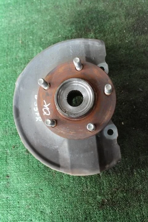 Б.у. кулак поворотный MITSUBISHI DELICA/ SPACE GEAR D5 MITSUBISHI DELICA/ SPACE GEAR D5