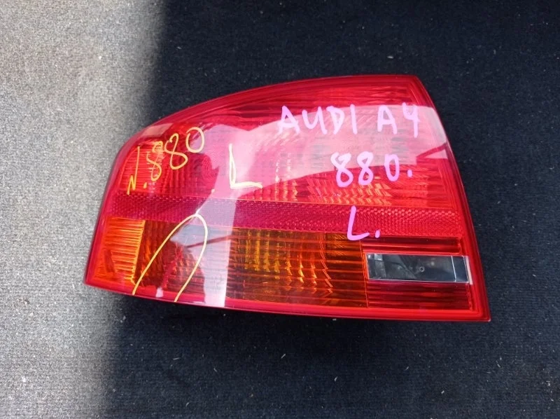 Стоп-сигнал Audi A4 2004 8E5945095 8EC BGB, задний левый