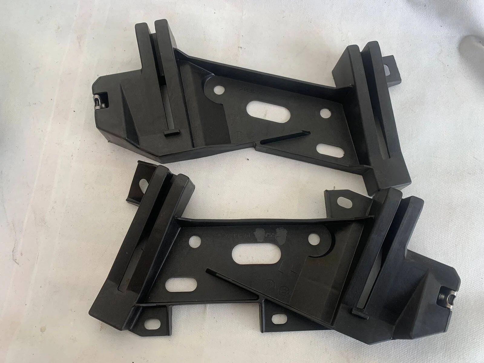 Кронштейн фары левый и правый Infiniti QX70