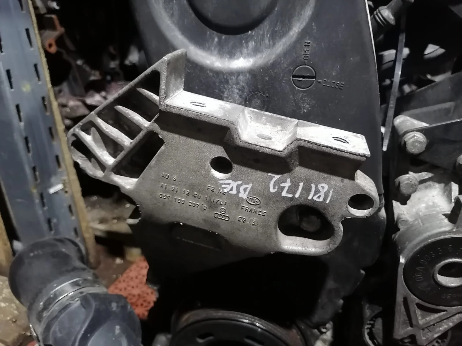 Кронштейн двигателя AUDI A3, SKODA OCTAVIA 1Z, VOLKSWAGEN GOLF 5/5+/6, JETTA 5, PASSAT B6, CADDY, TOURAN 1,6 BSE 2004- правый б/у A3(2004-2013);OCTAVIA 1Z(2004-2012);GOLF 5(2004-2009);GOLF 5+(2005-2014);JETTA 5(2005-2009)