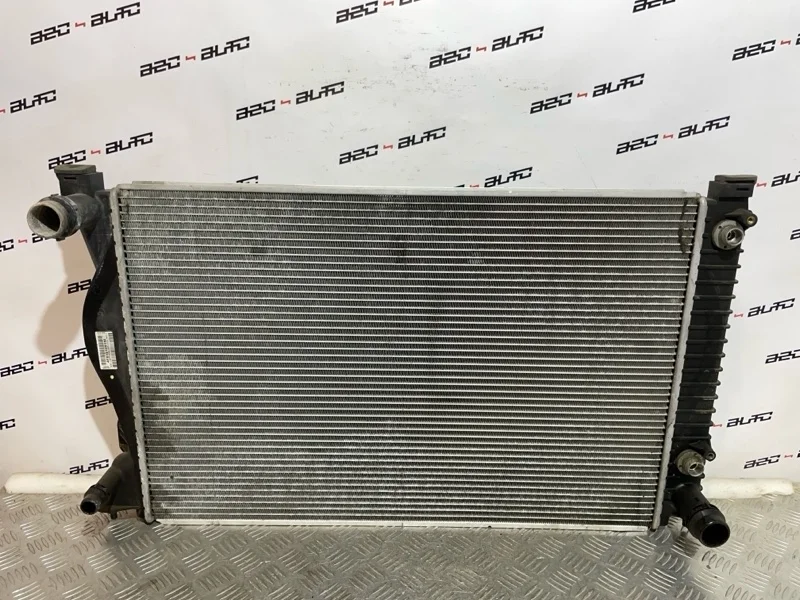 Радиатор охлаждения двигателя Audi A6 Allroad 2007 4F0121251M С6 3.2