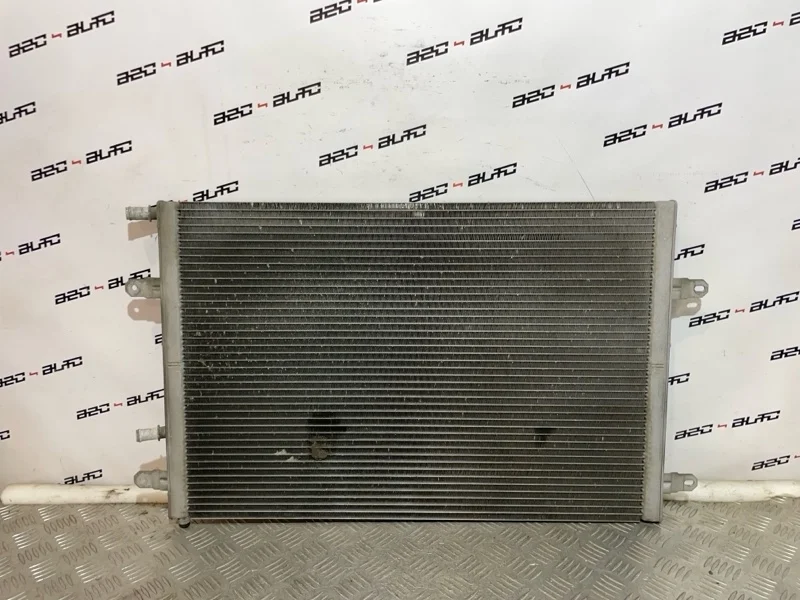 Радиатор охлаждения двигателя Audi A6 4F0145804K C6