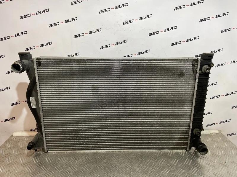 Радиатор охлаждения двигателя Audi A6 4F0121251AF C6