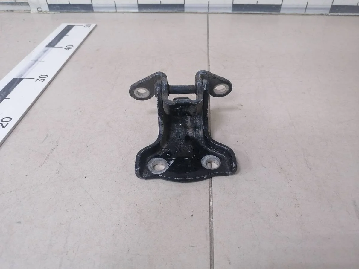 Петля двери задней правой верхняя Chevrolet Captiva C100 2006-2011