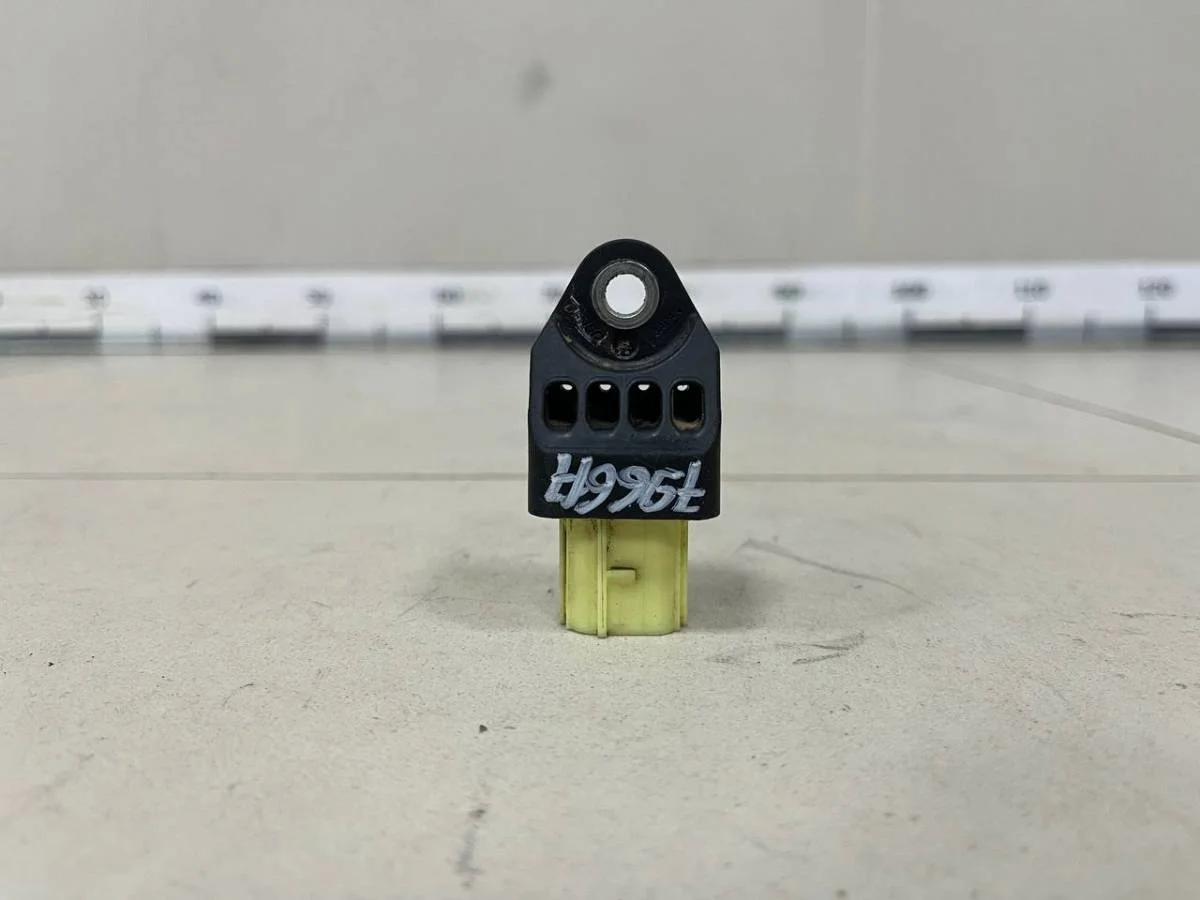 Датчик AIR BAG Toyota Rav 4 A30 2006-2013