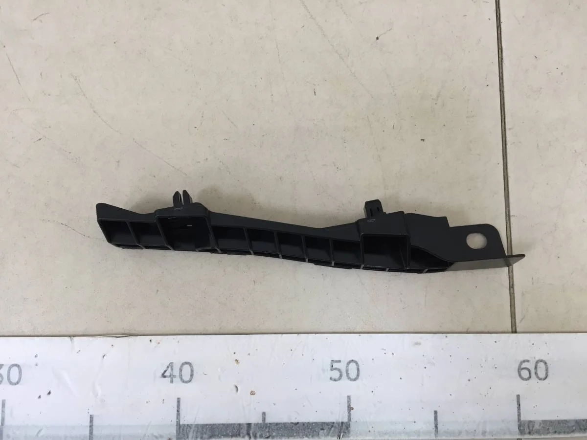 Кронштейн переднего бампера правый Subaru Forester S13 2012-2018