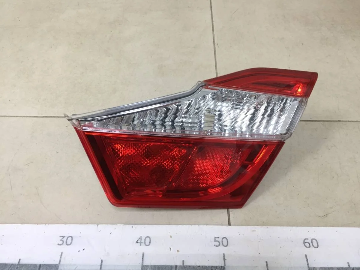 Фонарь задний внутренний правый Toyota Camry V50 2011-2017