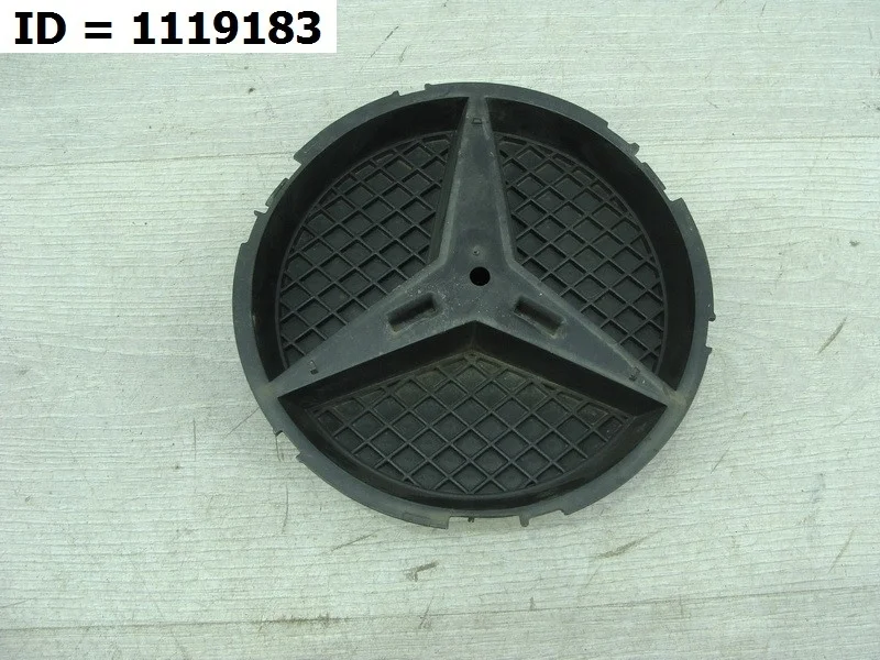 Кронштейн крепления эмблемы решетки радиатора Mercedes C-kl