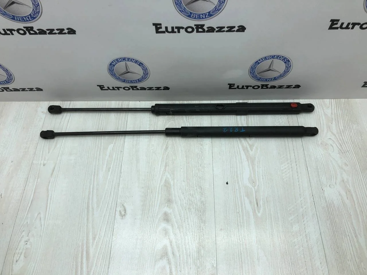 Амортизатор капота Mercedes W209