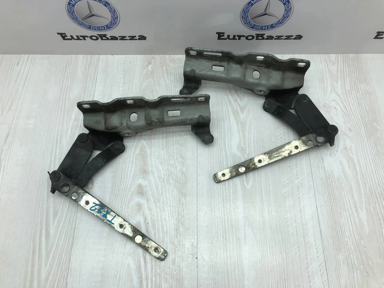 Петля капота Mercedes W209