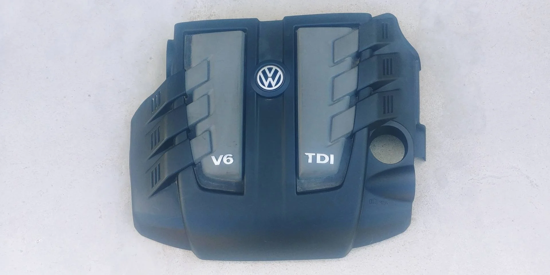 декоративная крышка двигателя Volkswagen Touareg 2  2013