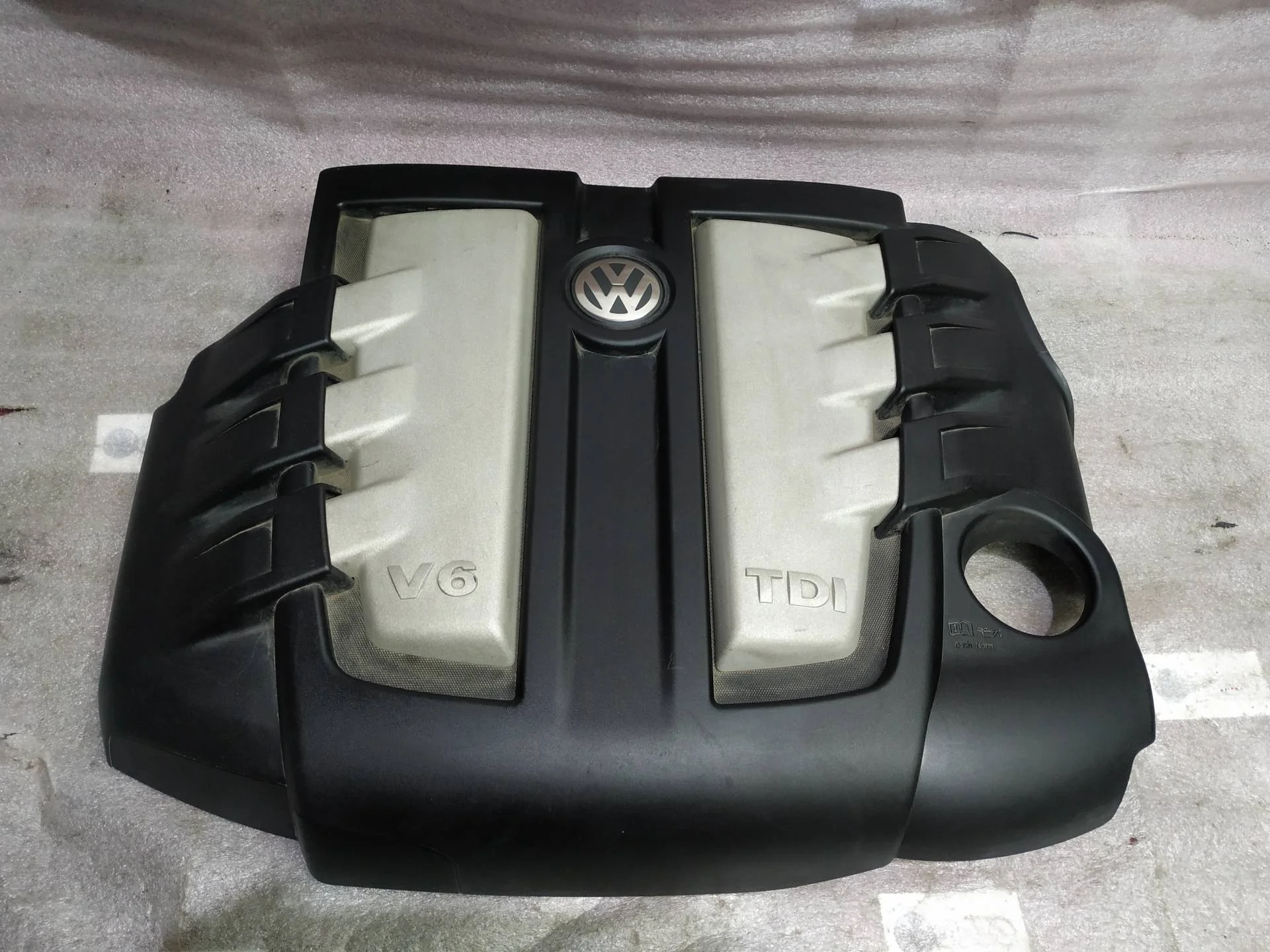 декоративная крышка двигателя Volkswagen Touareg 2  2013