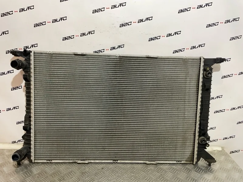 Радиатор охлаждения двигателя Audi A4 8K0121251K B8