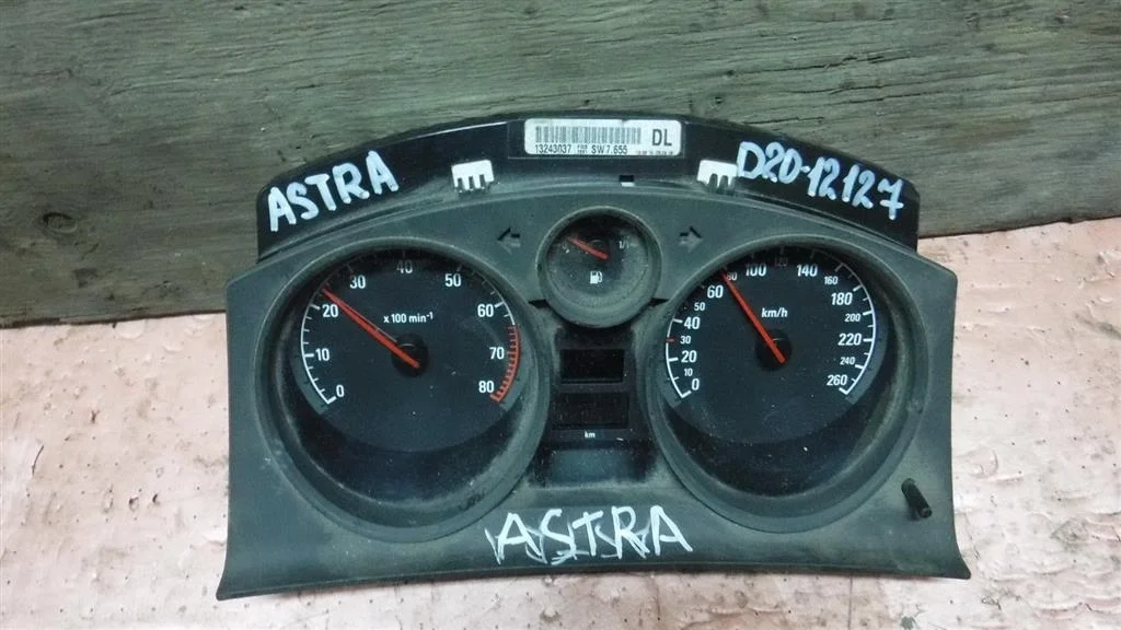 Панель приборов Opel Astra H 2004-2014