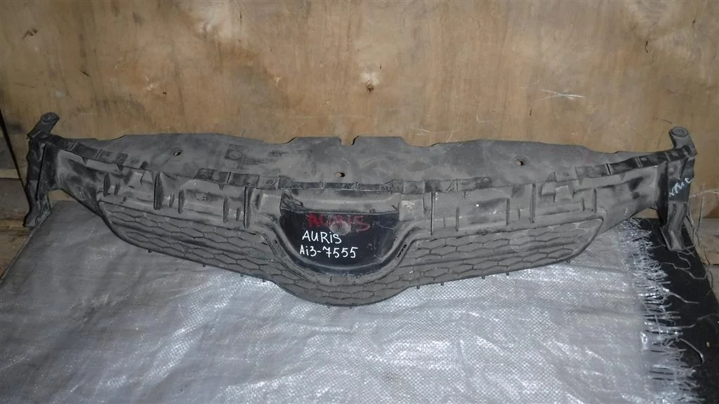 Решетка радиатора Toyota Auris (E150) 2006-2012