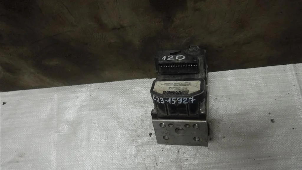 Блок ABS (насос) Toyota Corolla (E120) 2000-2007