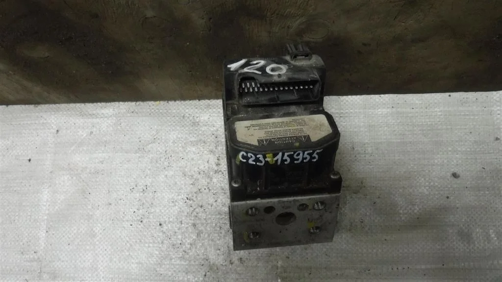 Блок ABS (насос) Toyota Corolla (E120) 2000-2007