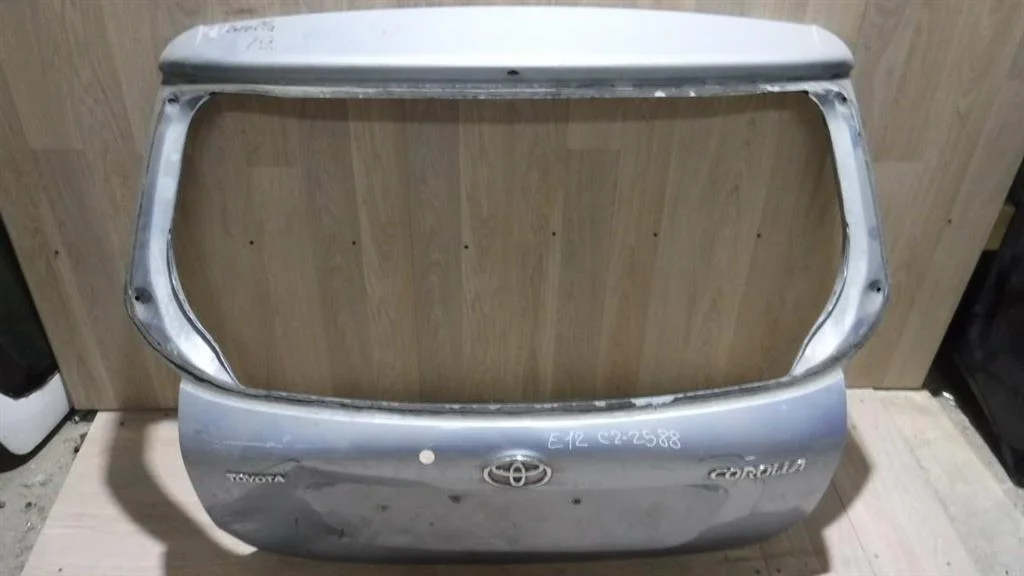 Дверь багажника Toyota Corolla (E120) 2000-2007