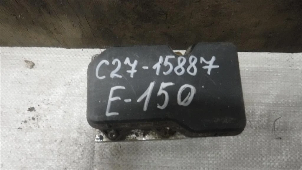 Блок ABS (насос) Toyota Corolla (E150) 2006-2013
