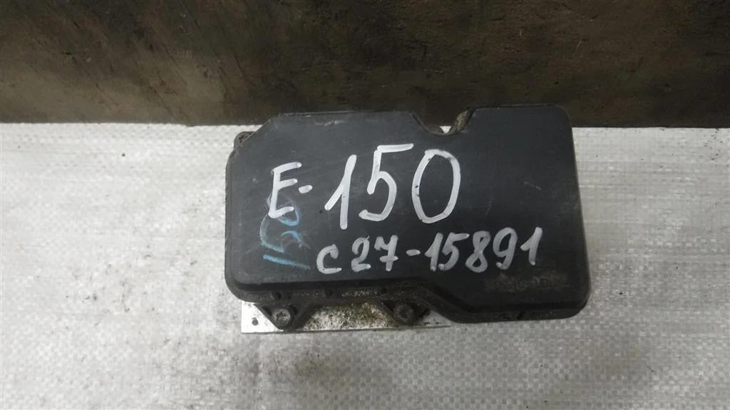 Блок ABS (насос) Toyota Corolla (E150) 2006-2013