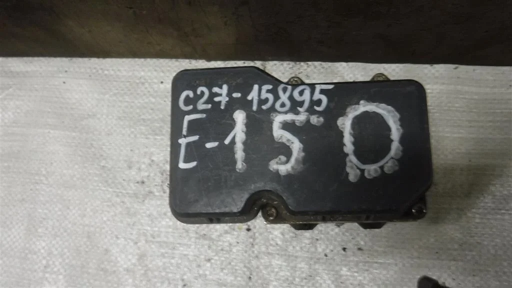 Блок ABS (насос) Toyota Corolla (E150) 2006-2013