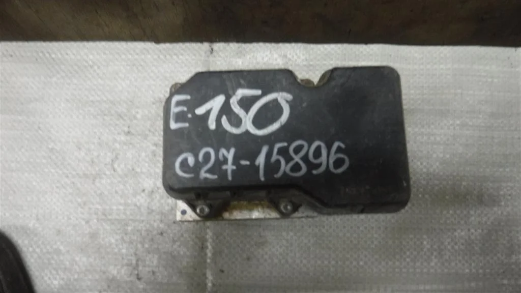 Блок ABS (насос) Toyota Corolla (E150) 2006-2013
