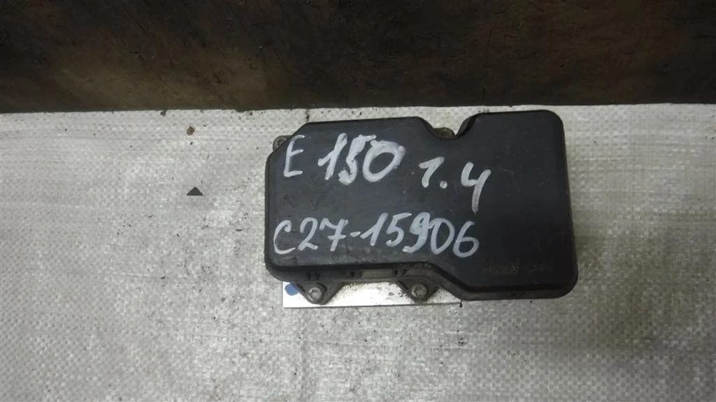 Блок ABS (насос) Toyota Corolla (E150) 2006-2013