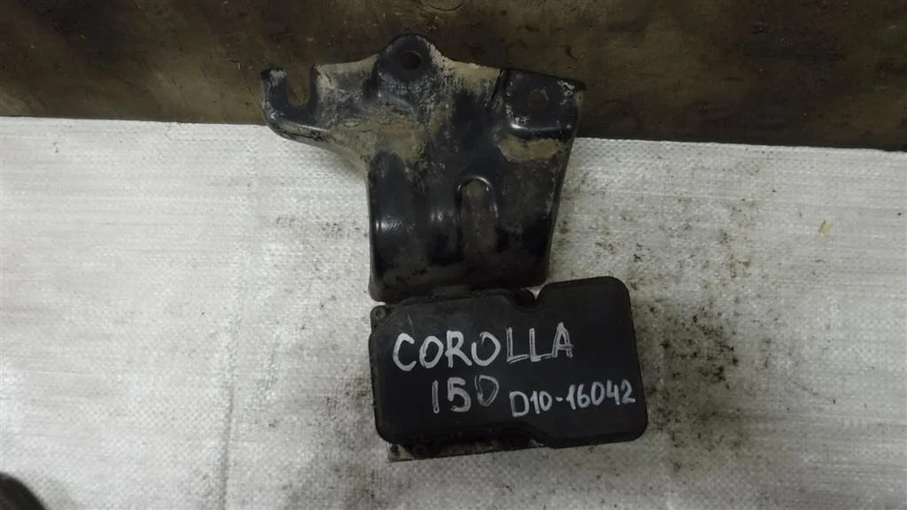 Блок ABS (насос) Toyota Corolla (E150) 2006-2013