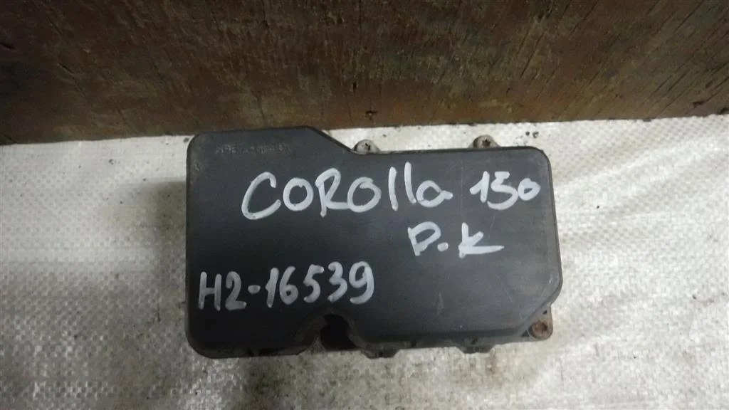 Блок ABS (насос) Toyota Corolla (E150) 2006-2013